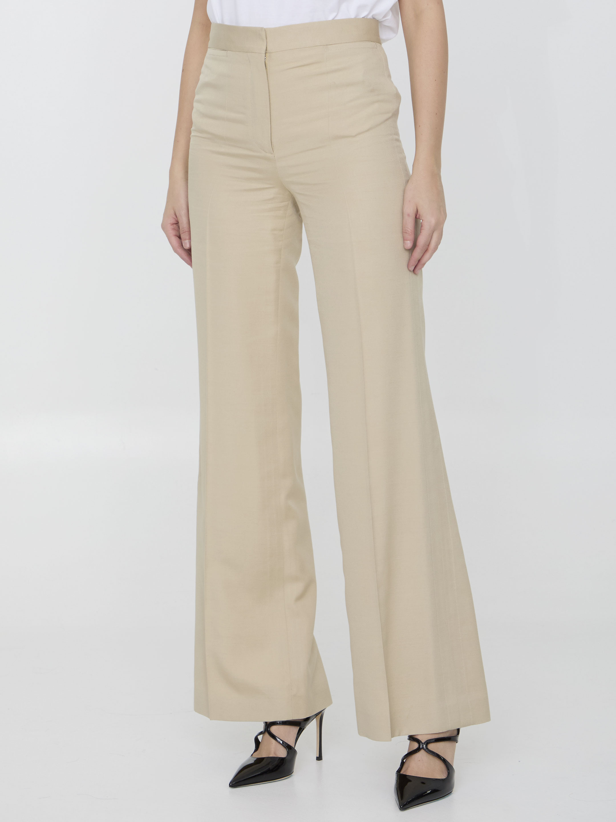 Iconic pants hover