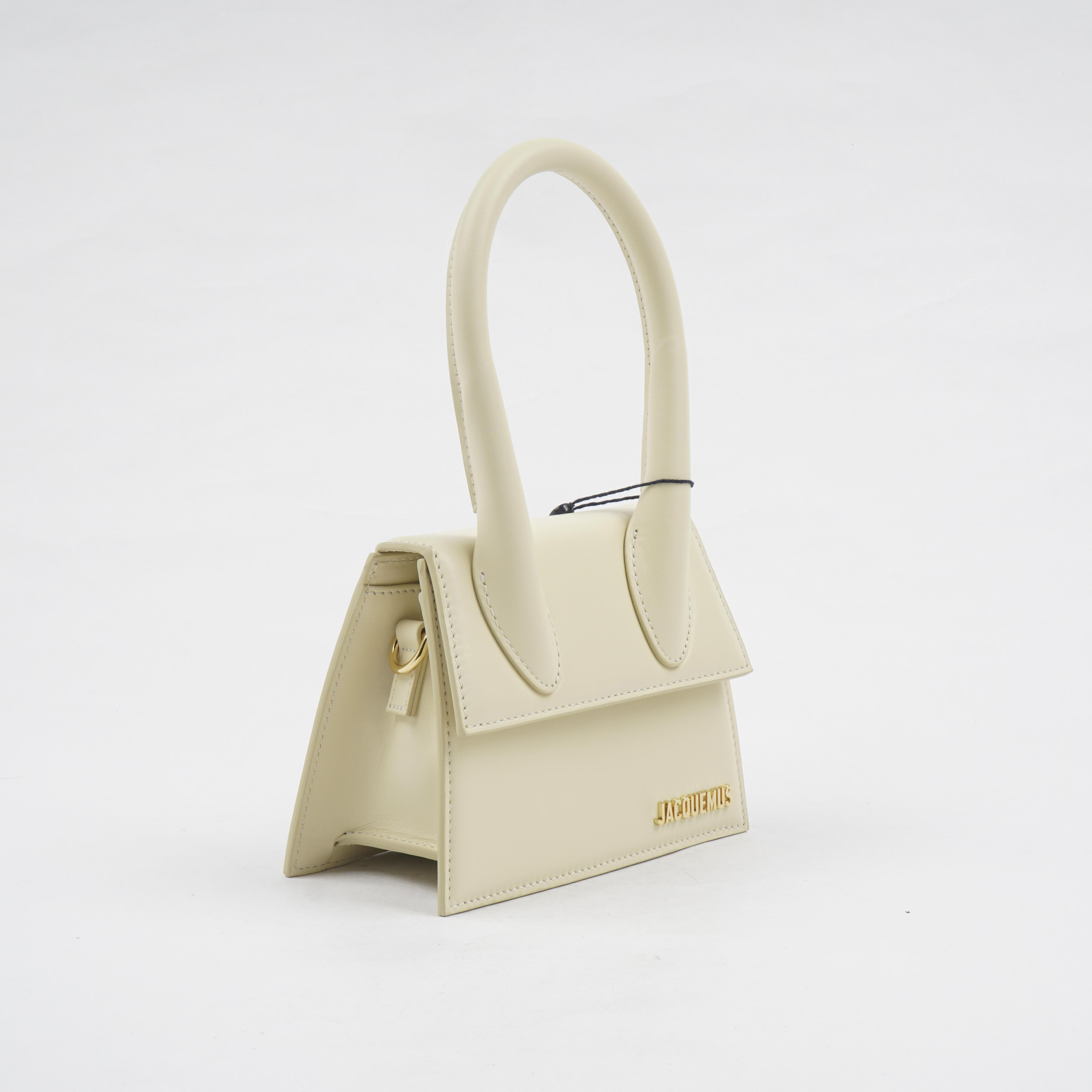 JACQUEMUS hover