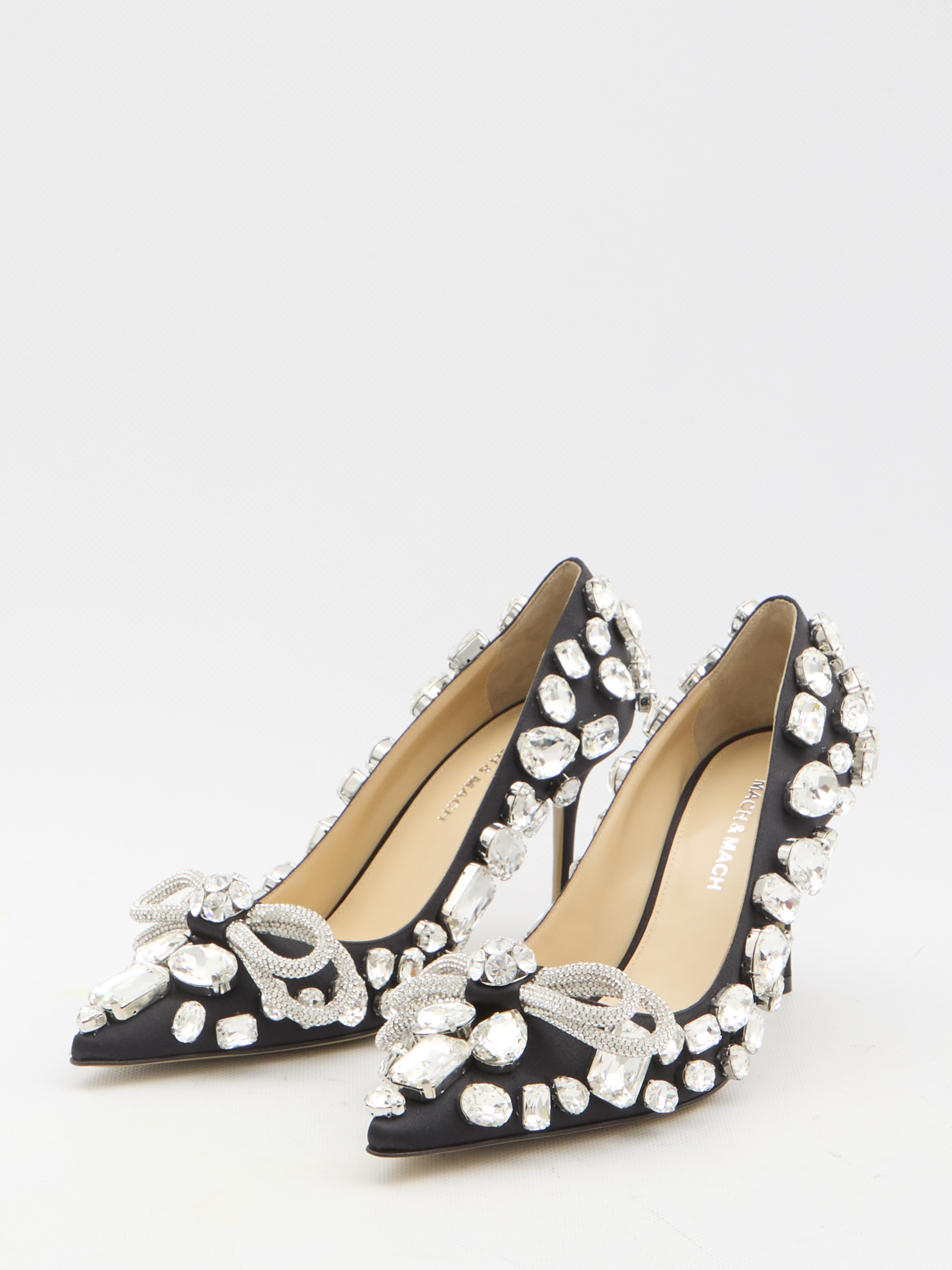 Double Bow pumps hover
