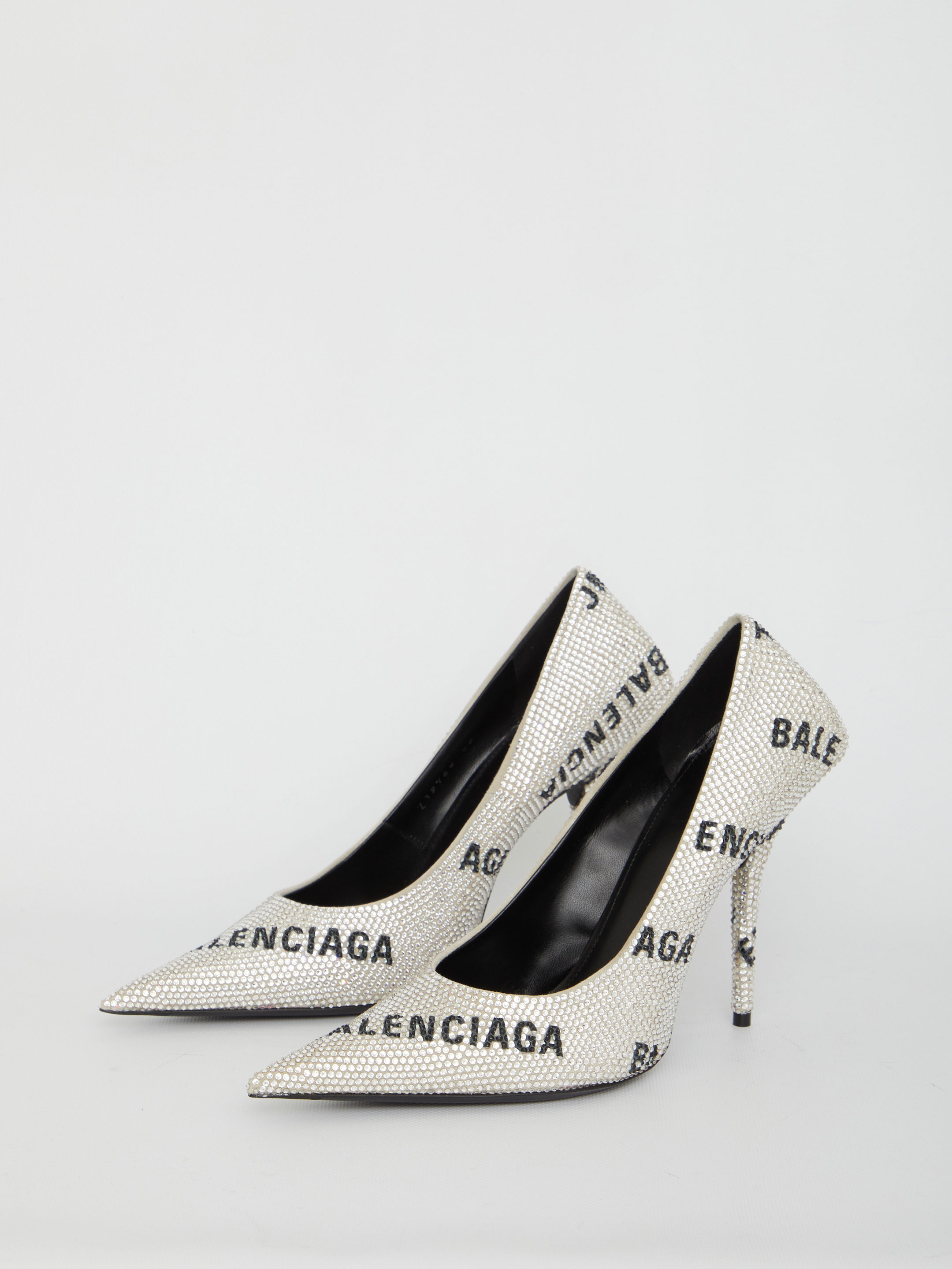 Square Knife pumps hover