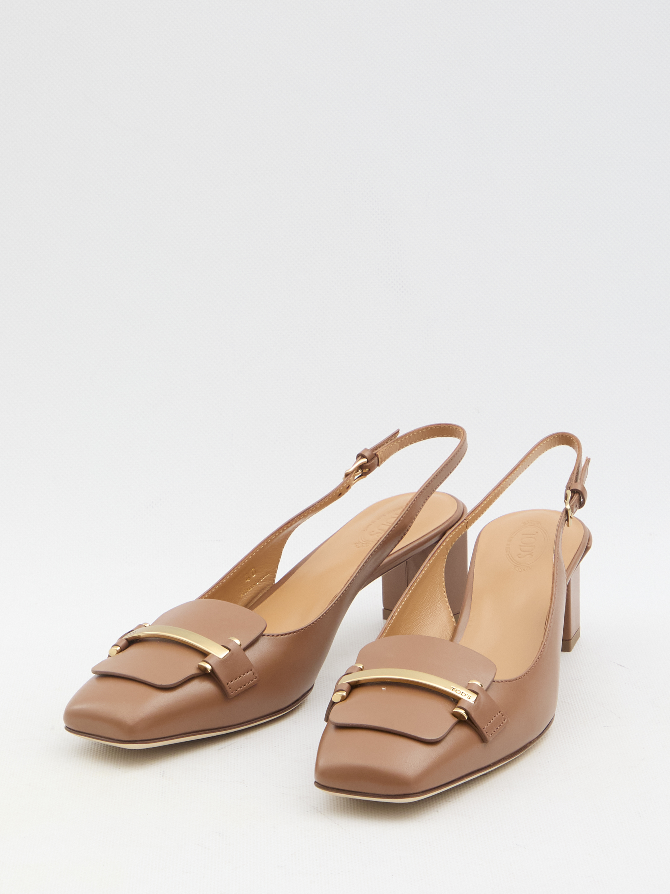 Slingback pumps hover