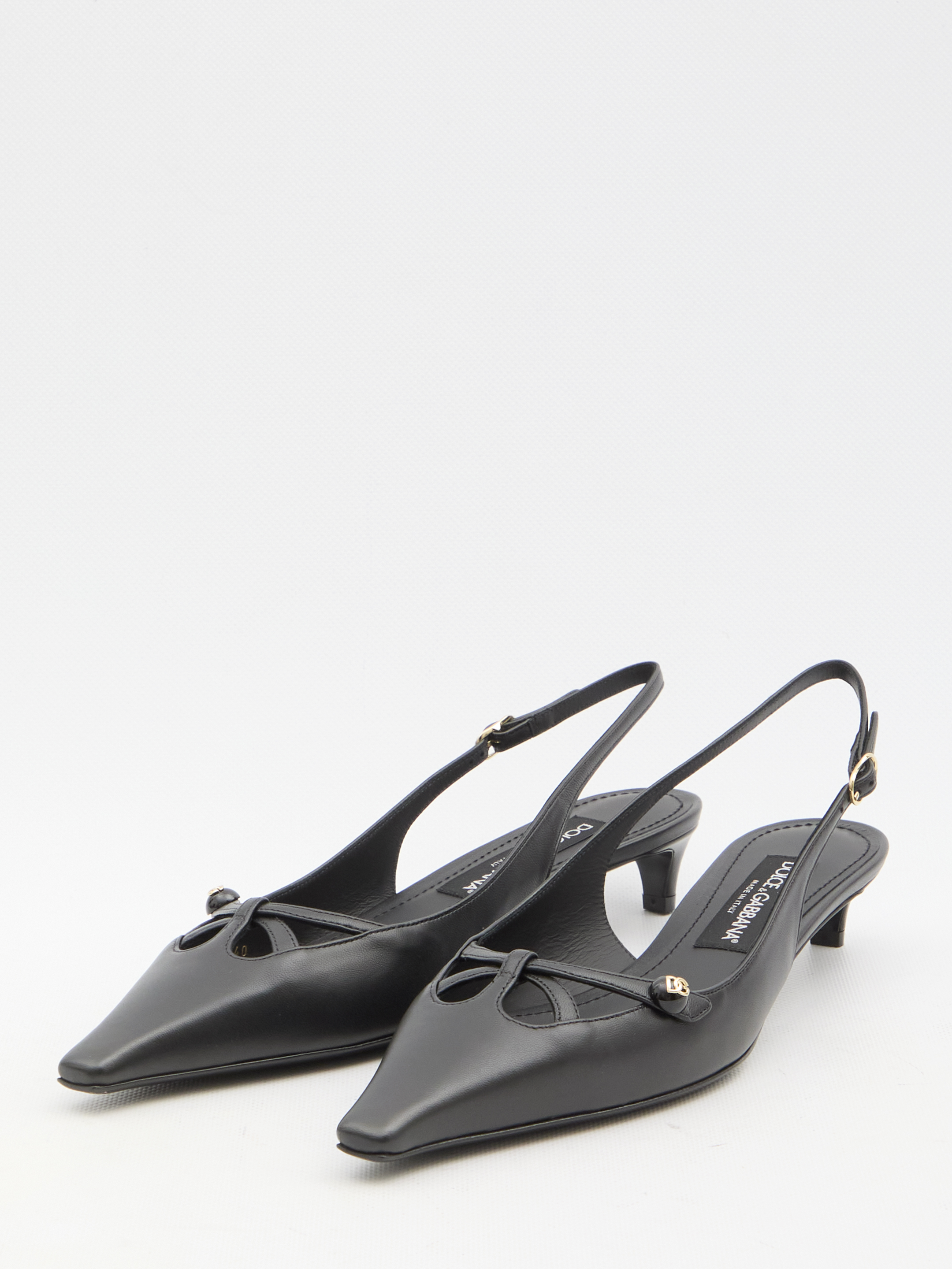 DG logo slingback hover