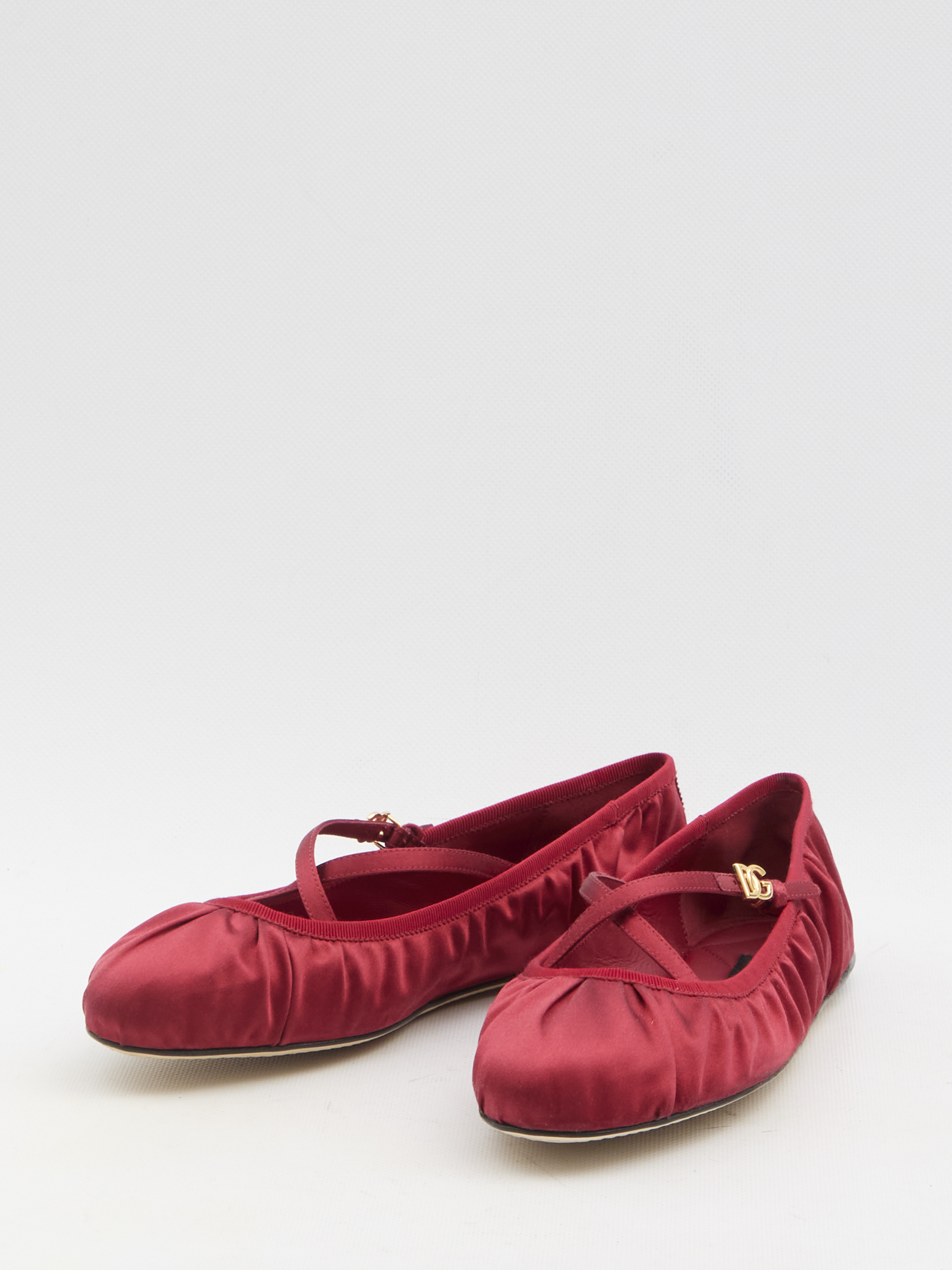 Satin ballerinas hover